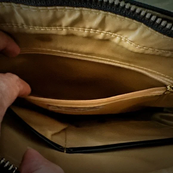 Vintage U.S. Polo Assn.Tan Interior crossbody purse - Picture 14 of 16